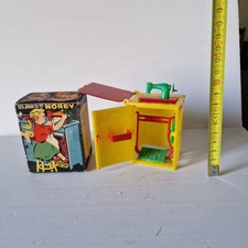 NOREV  ancien 1952  A machine à coudre  SINGER dans sa boite d'origine