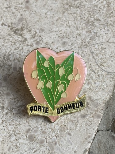Pin porte bonheur - bonheur, muguet