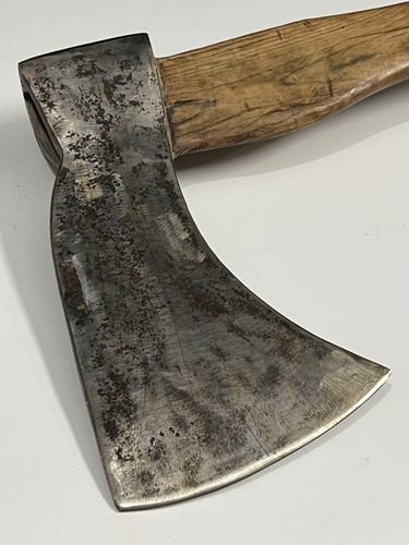 Outil ancien hache bourbon - outil,