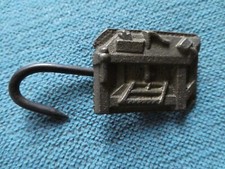 CROCHET BOUCLE DE TABLIER EN