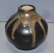 -JOLI VASE LEON POINTU GRES