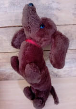 P23/ INCONNU DOUDOU PELUCHE VINTAGE CHIEN TECKEL MARRON COLLIER ROUGE 58CM