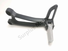 PLATINE ET REPOSE PIEDS ARRIERE GAUCHE YAMAHA MT-07 2019-2023 / NE 66838