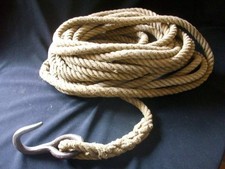 corde ancienne en chanvre et crochet en fer forgé longueur 17 m diamètre 20 mm