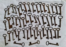 Lot anciennes clés clefs - lot,