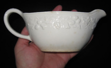 saucière faïence blanche décor relief  Sarreguemines France comme creil