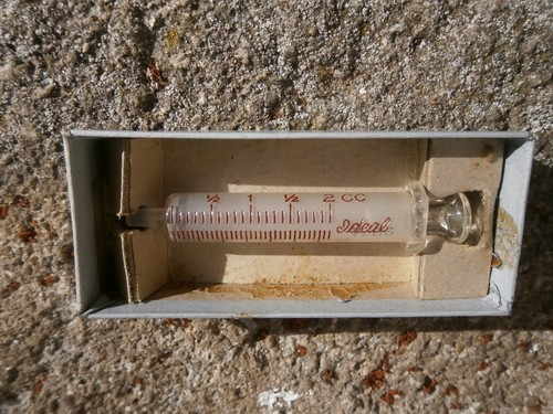Ancienne seringue verre marque