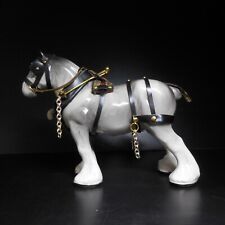 N9595 cheval de trait céramique faïence harnais métal doré statue animal gris