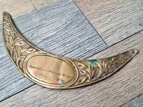 Une plaque casque adrian - une,