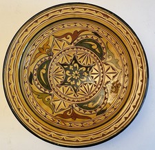 Plateau décoratif marocain en céramique artisanale – motifs berbères traditionne