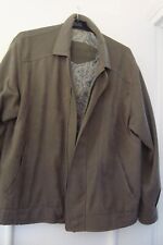 1 VESTE COULEUR KAKI avec doublure intérieure, fermeture éclair, excellent état