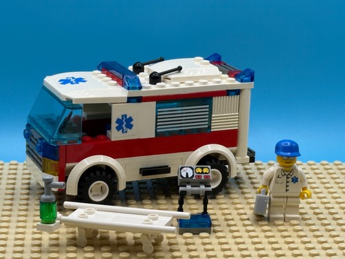 Lego city ambulance 7890 - lego,