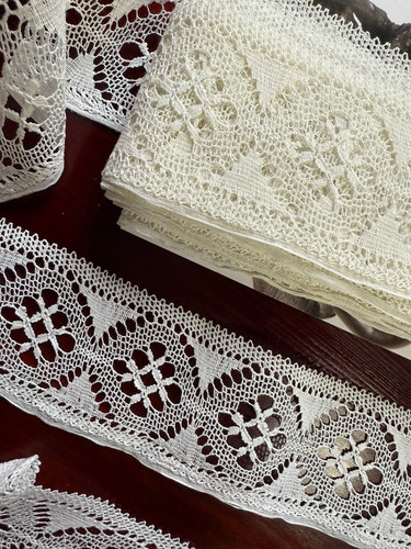 Dentelle ancienne - ,