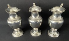 3 pichets en métal argenté