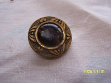 Bouton ancien en métal et pierre centrale en verre.  Art nouveau.  N°703