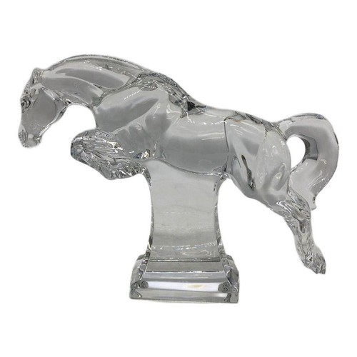 Figurine cheval sauteur