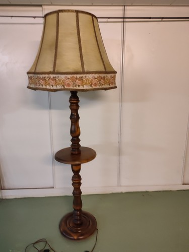 Lampadaire sur pied avec - pied,