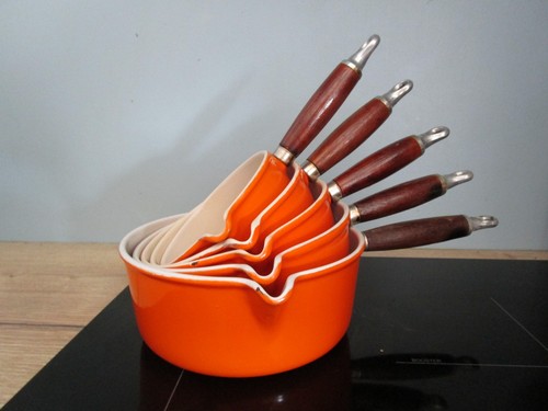 Casseroles avec bec verseur - 5,