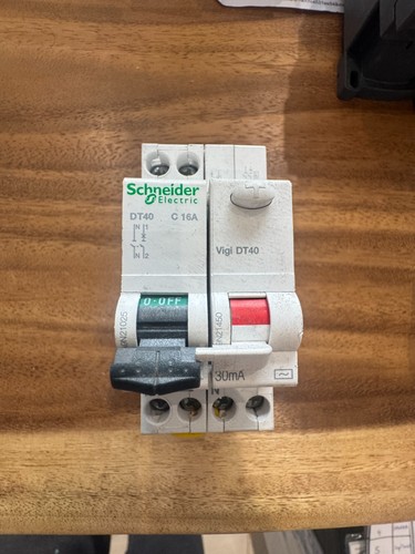 Disjoncteur dt40 c16a - dt40,