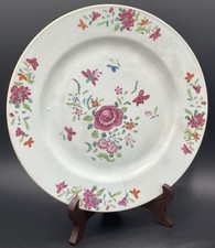 Assiette Chine Compagnie des Indes décor floral XVIIIème, restauration agrafes