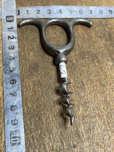 Ancien tire bouchon - 23,