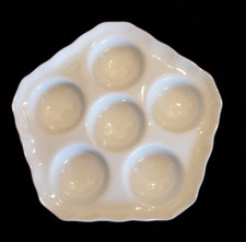 Présentoir à oeufs en porcelaine blanche