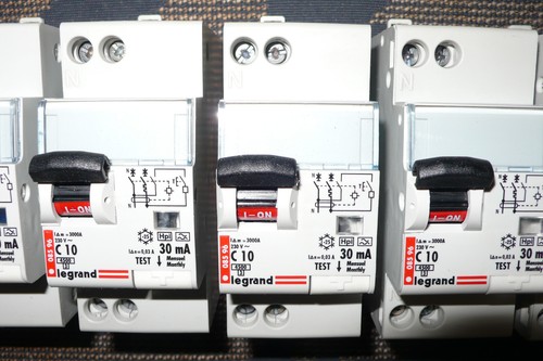 Disjoncteur differentiel 10a - disjoncteur,
