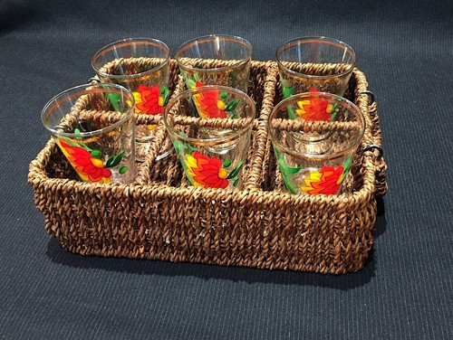 Verres dans panier - x,
