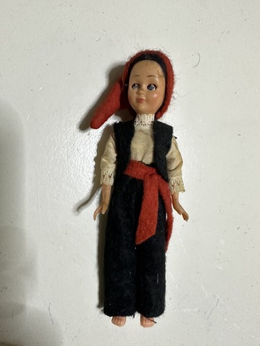 Ancienne poupée miniature