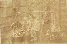 JAPON Ca 1870 Japonais marchand ambulant de fruits et légumes