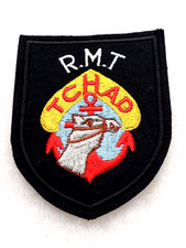 Un insigne tissu militaire TDM  " R.M.T / TCHAD  ".