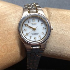 Montre solaire analogique en titane Citizen B230 H22773 Eco Drive pour femme