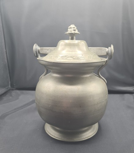 Rare pot étain à - pot, en
