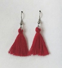 1 PAIRE de BOUCLES D'OREILLES POMPONS ROUGE ACIER INOXYDABLE HYPOALLERGENIQUE