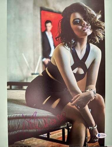 Lucy hale signed pretty - lucy,