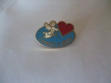 PINS FROMAGE CAPRICE A DEUX  COEUR ANGE