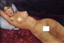 Femme nue allongée sur un