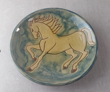 Ancienne assiette / plat en terre cuite vernissée, décor cheval, à identifier