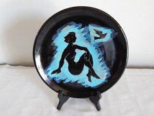 ANCIENNE ASSIETTE en Céramique Cerenne VALLAURIS Décor FEMME NUE au Oiseau