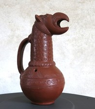 GRIFFON, pichet terre cuite