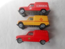 Lot de 3 "Renault R4 fourgonnette "  Norev  Solido . Miniatures 1/43. Poste.