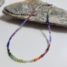 collier en pierre précieuse