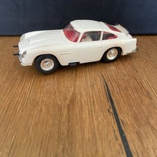Aston Martin DB4 GT blanche James Bond 007 Scalextric C97
