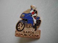Pin's GENDARMERIE - Moto GARDE