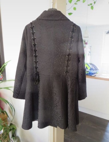 Manteau noir style gothique