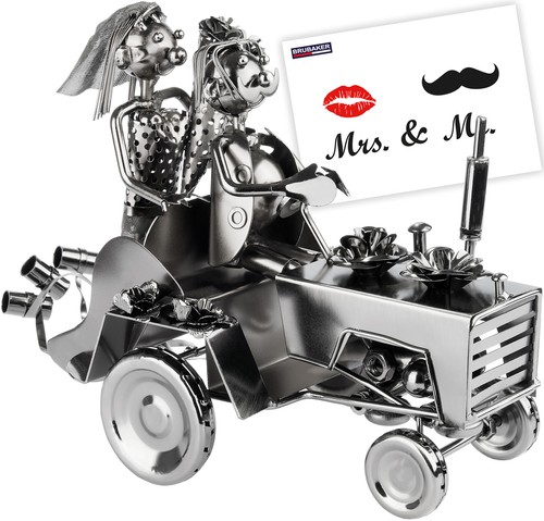 Couple mariés sur tracteur - couple,