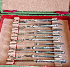 coffret avec 12 petits