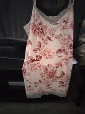 Robe Rose Avec Des Roses