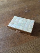 poudrier nacré et doré