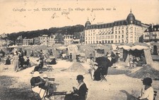 CPA 14 TROUVILLE / UN VILLAGE DE PARASOLS SUR LA PLAGE